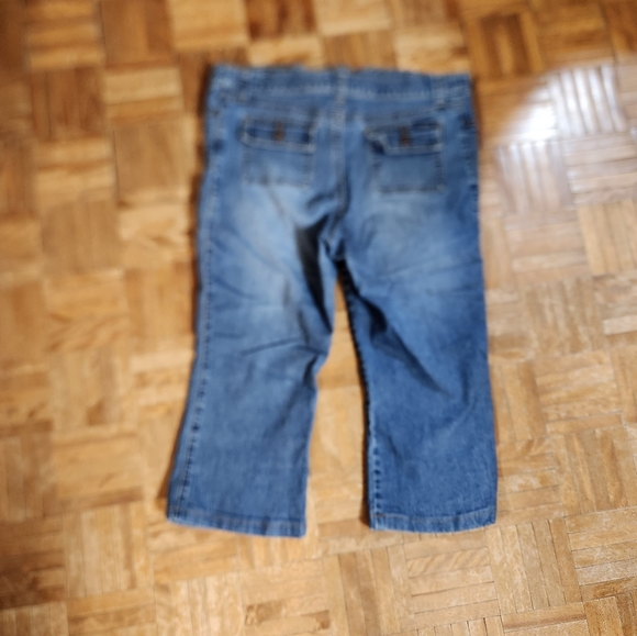 Thyme maternity Capri jeans size small - Picture 8 of 8